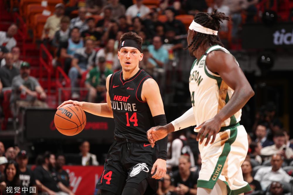 热爱足球的 热爱足球的